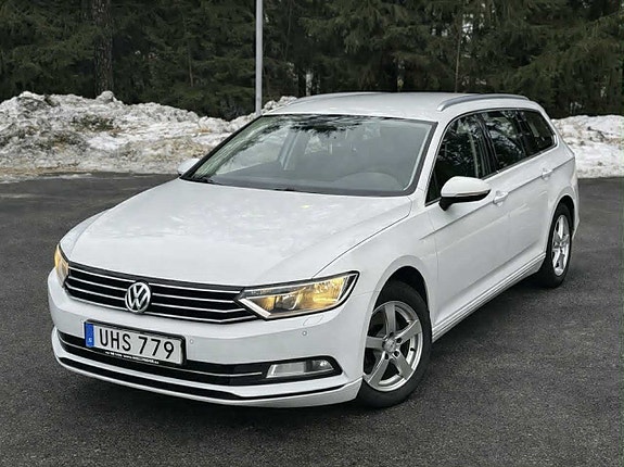 Volkswagen Passat 2 of 5