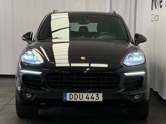 Porsche Cayenne S 3 of 5