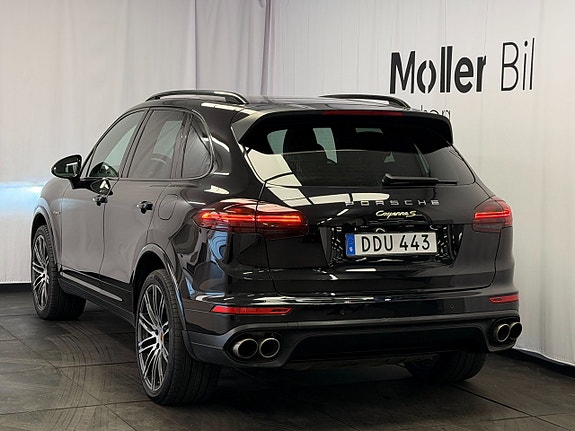 Porsche Cayenne S 4 of 5