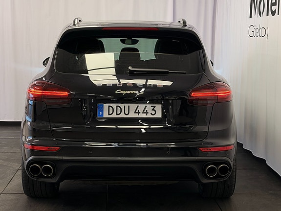 Porsche Cayenne S 5 of 5