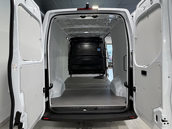 Nissan Interstar 4 of 5