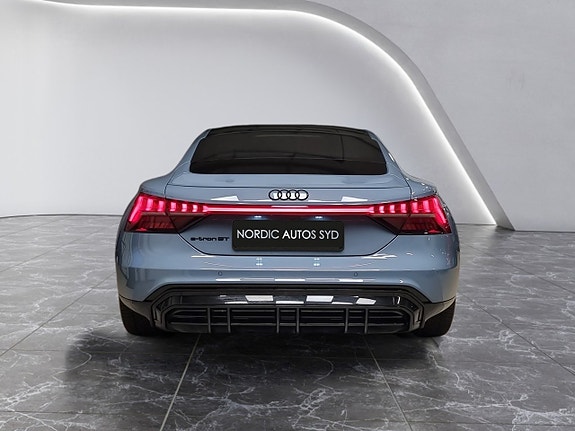 Audi e-tron GT 4 of 5
