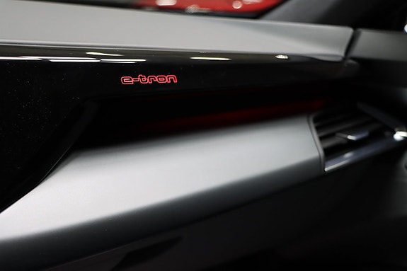 Audi e-tron GT 26 of 30