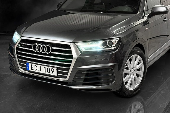 Audi Q7 4 of 5