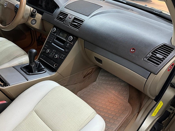 Volvo XC90 8 of 14