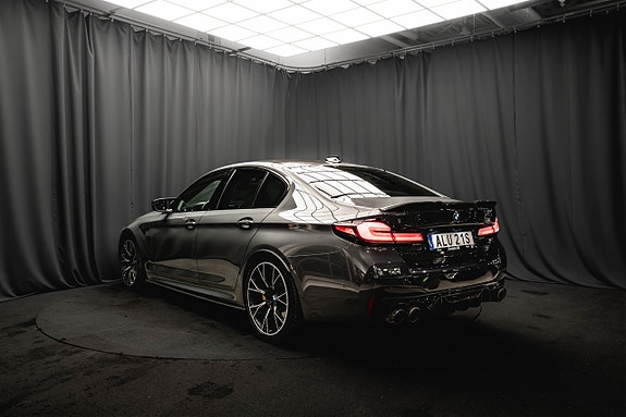 BMW M5 8 of 27