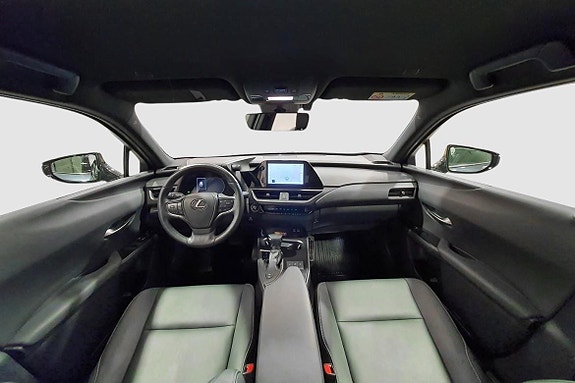 Lexus UX250h 14 of 22
