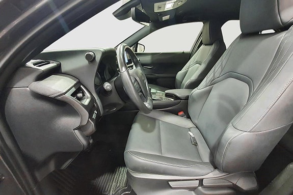 Lexus UX250h 19 of 22