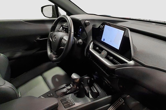 Lexus UX250h 15 of 22