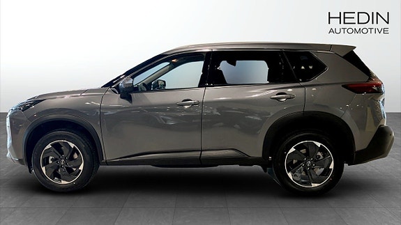 Nissan X-Trail 2 of 8