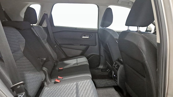 Nissan X-Trail 8 of 8