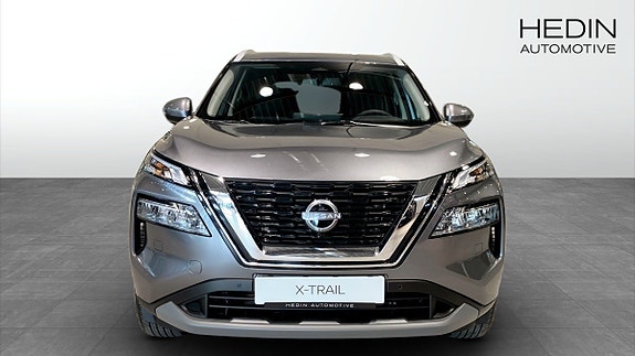 Nissan X-Trail 3 of 8
