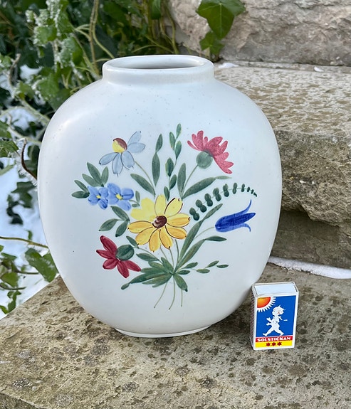 Rörstrand. Vas - Ängsblommor. Vintage. Lars Thorén.