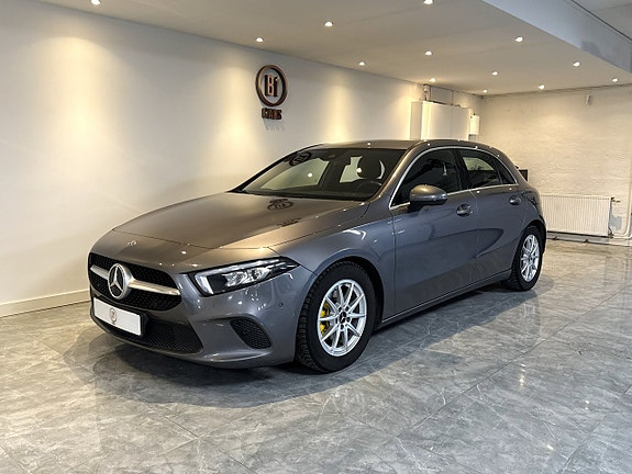 Mercedes-Benz A180 2 of 5