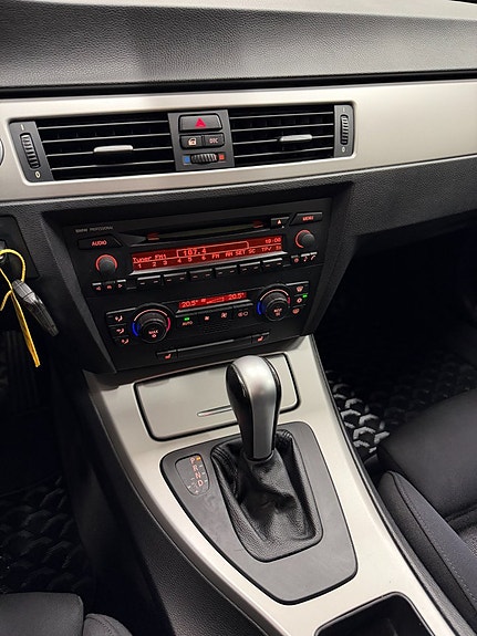 BMW 325i 12 of 14