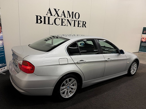 BMW 325i 4 of 5
