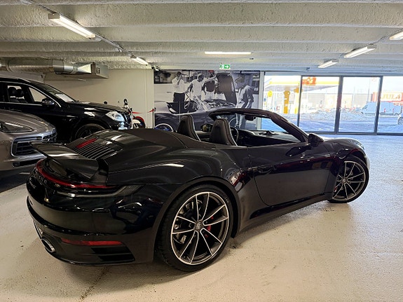 Porsche 911 Carrera 4S 10 of 26