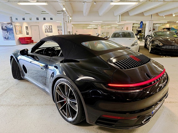 Porsche 911 Carrera 4S 8 of 26