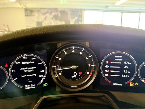 Porsche 911 Carrera 4S 17 of 26