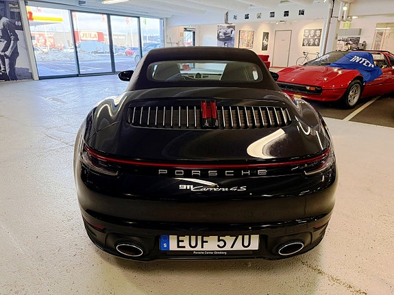 Porsche 911 Carrera 4S 12 of 26