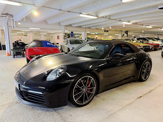 Porsche 911 Carrera 4S 3 of 5