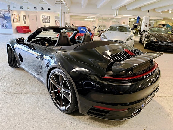 Porsche 911 Carrera 4S 9 of 26