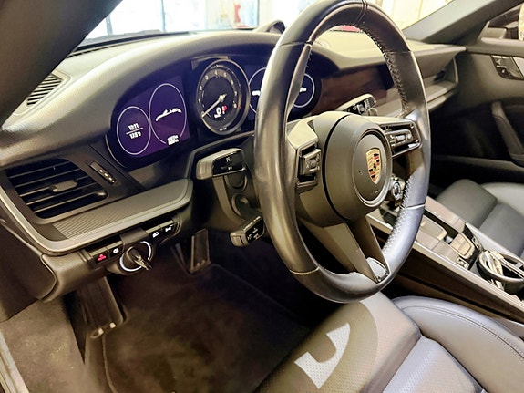 Porsche 911 Carrera 4S 22 of 26