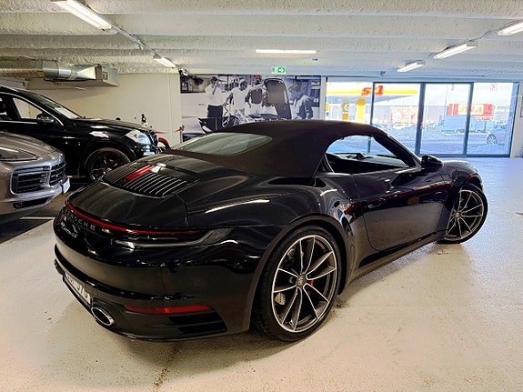 Porsche 911 Carrera 4S 5 of 5