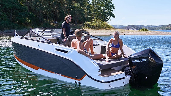 Uttern D65 / Mercury F225 XL V6 (-26)