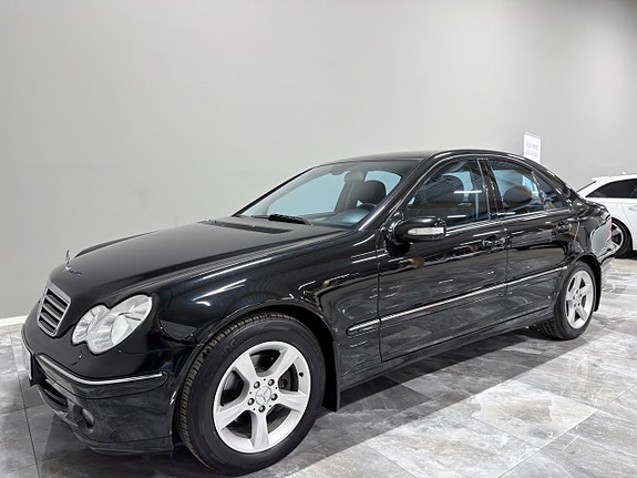 Mercedes-Benz C180 4 of 5