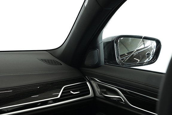BMW 740i 22 of 22