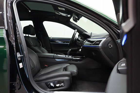 BMW 740i 11 of 25