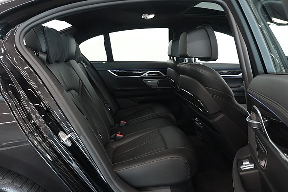 BMW 740i 11 of 22