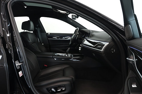 BMW 740i 7 of 22