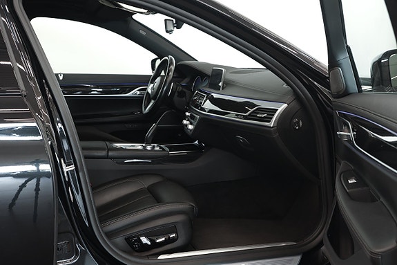 BMW 740i 10 of 22