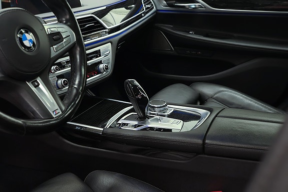 BMW 740i 17 of 25