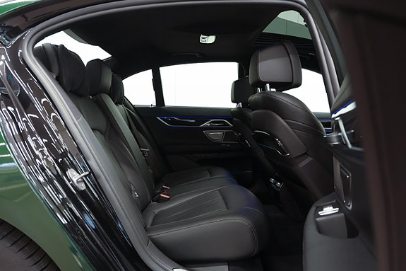 BMW 740i 13 of 25