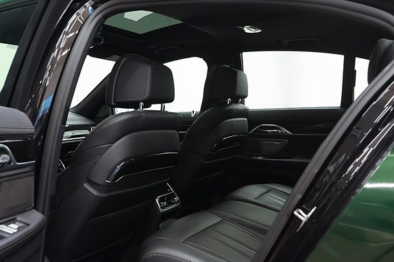 BMW 740i 20 of 25