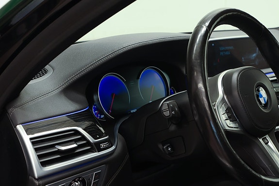 BMW 740i 16 of 25