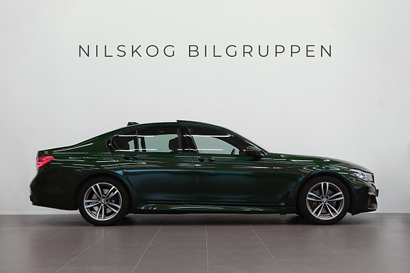 BMW 740i 4 of 5