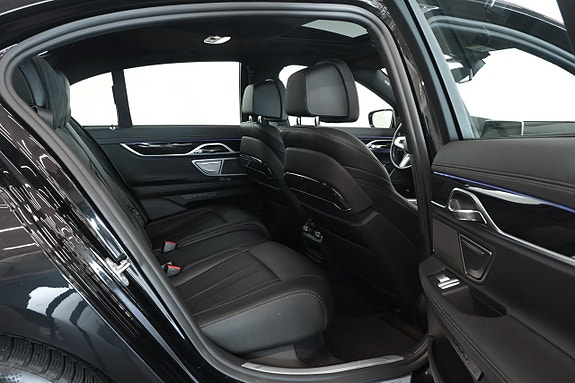BMW 740i 12 of 22