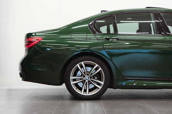 BMW 740i 5 of 5