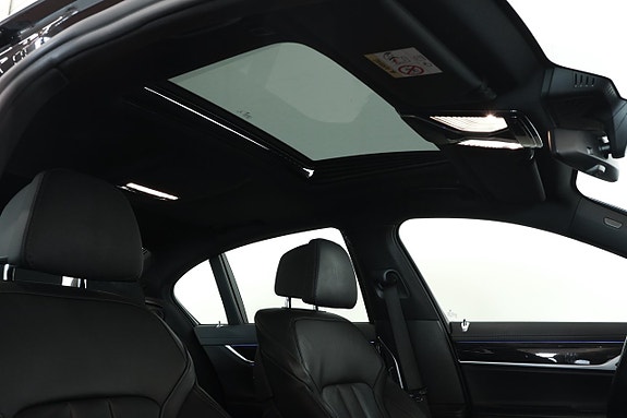 BMW 740i 9 of 22