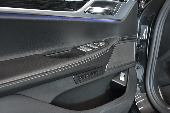 BMW 740i 21 of 22