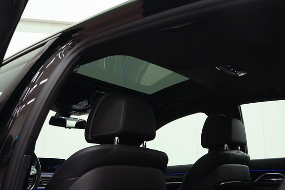 BMW 740i 24 of 25