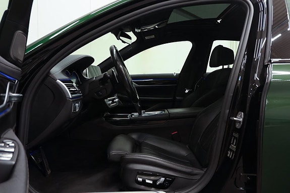 BMW 740i 18 of 25