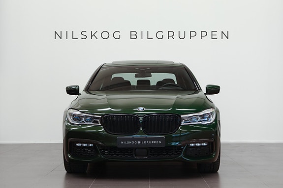 BMW 740i 2 of 5