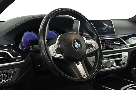BMW 740i 16 of 22