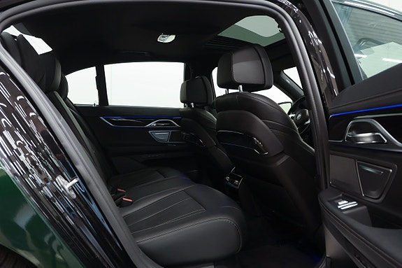 BMW 740i 14 of 25