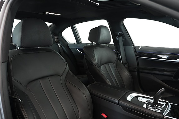 BMW 740i 8 of 22